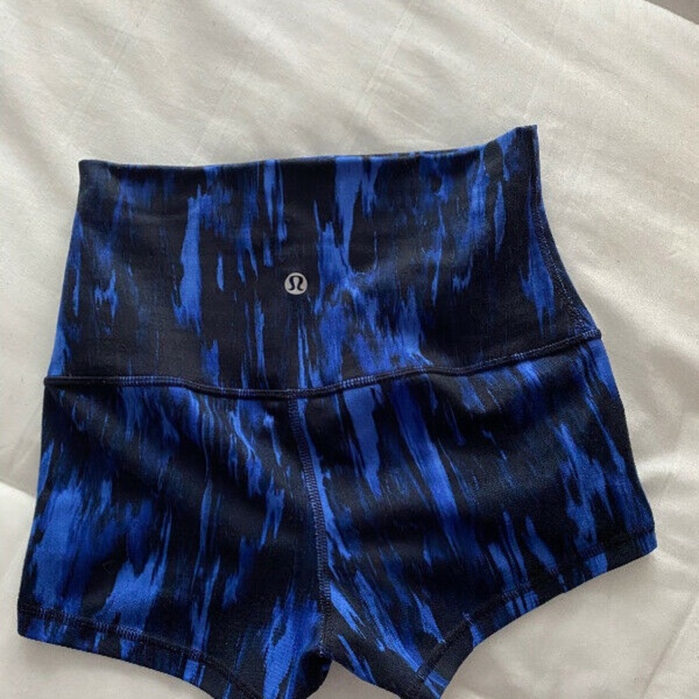 Lululemon high waisted booty shorts